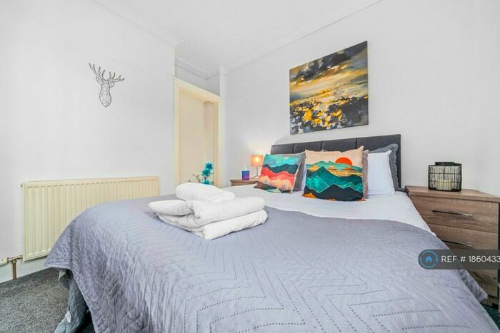 2 Bedroom Flat To Rent In Broomfield Street, Airdrie, ML6