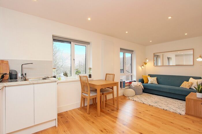 2 Bedroom Flat To Rent In Claremont Grove, Chiswick, W4