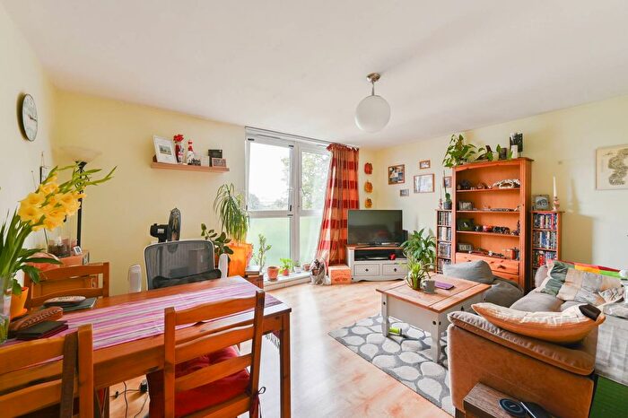 2 Bedroom Flat For Sale In Maskell Road, Earlsfield, London, SW17