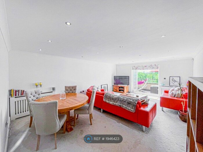 2 Bedroom Flat To Rent In Rudyard Court, Warley, Brentwood, CM14