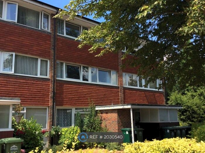 2 Bedroom Maisonette To Rent In High Street, Shepperton, TW17
