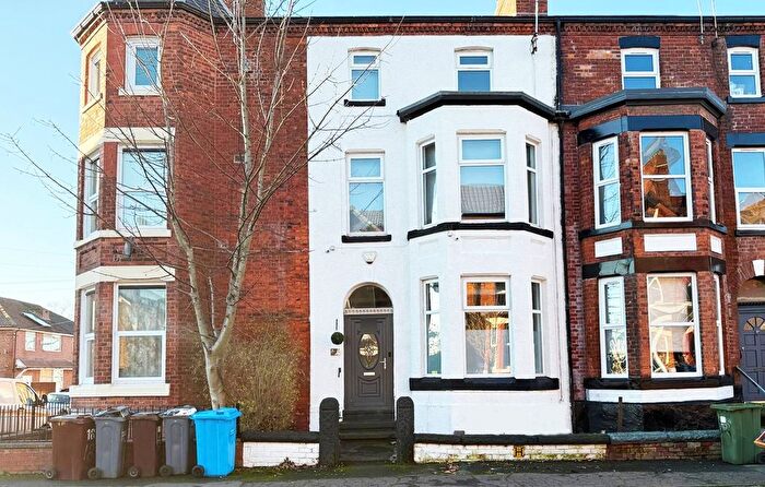 6 Bedroom Terraced House To Rent In Longford Place, Manchester, M14