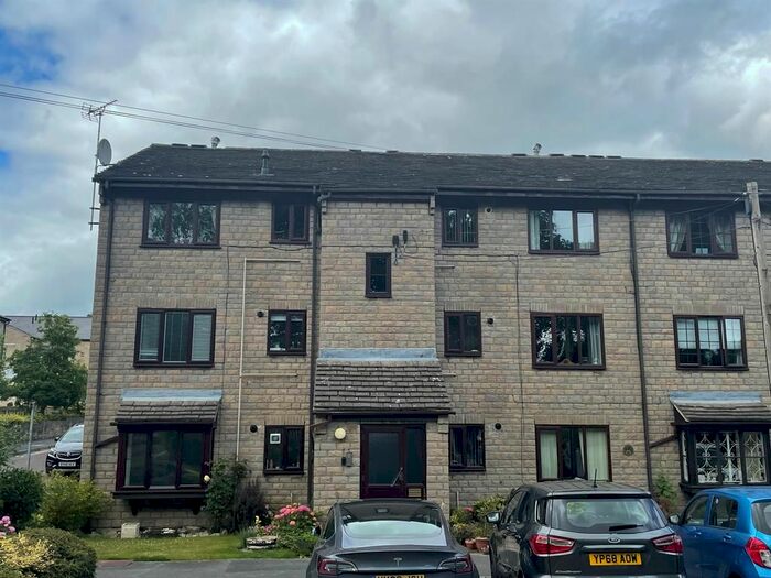 2 Bedroom Flat To Rent In Kerry Garth, Horsforth, Leeds, LS18