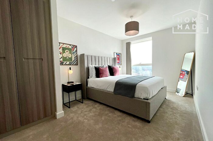 2 Bedroom Flat To Rent In Rochdale Road, Manchester, M4