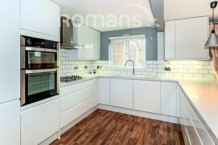 5 Bedroom End Of Terrace House To Rent In Bath Road, Burnham, SL1