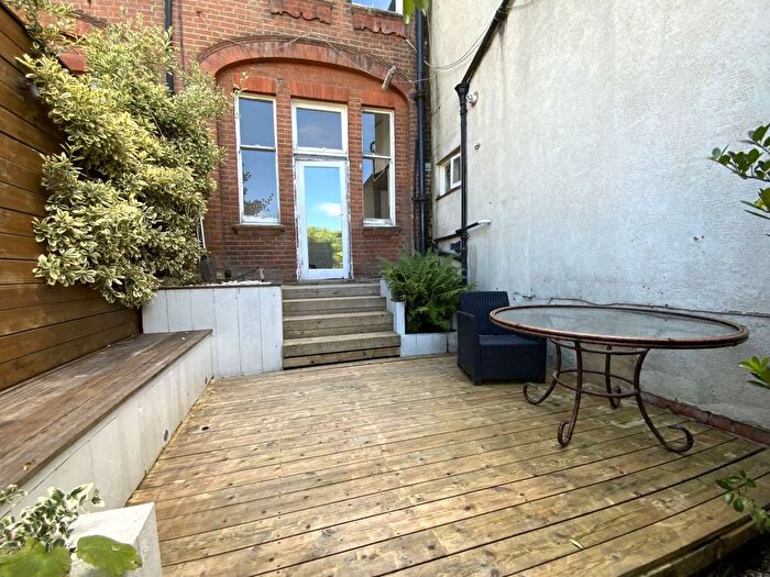 Studio To Rent In Claremont Gardens, Surbiton, KT6