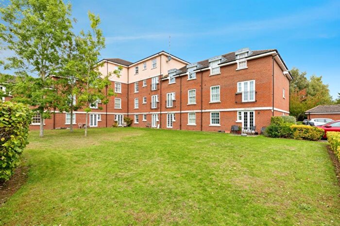 2 Bedroom Flat For Sale In Merrifield Court, Welwyn Garden City, AL7