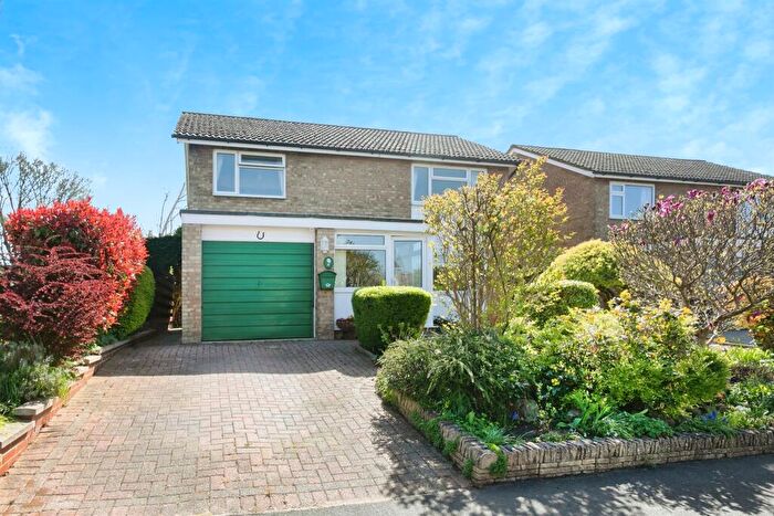4 Bedroom Detached House For Sale In Hilltop Avenue, Buckingham, MK18