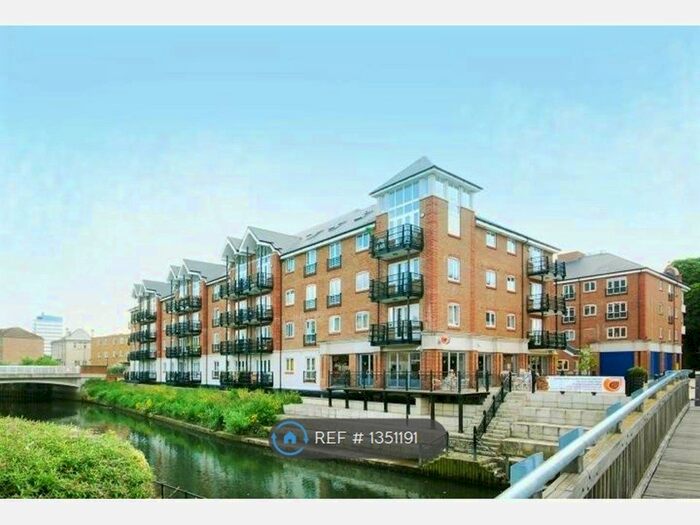 1 Bedroom Flat To Rent In High Street, Brentford, TW8