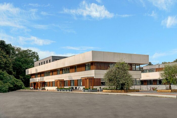 2 Bedroom Flat To Rent In Hopewood Park, Dorking, RH5