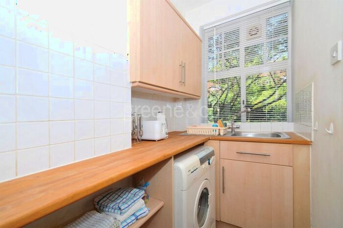 Flat To Rent In Belsize Grove London, NW3