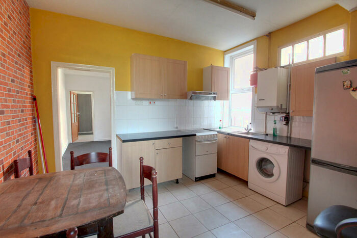 1 Bedroom Apartment To Rent In Stoneygate Road, Leicester, LE2