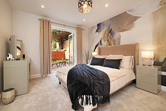 2 Bedroom Flat For Sale In Mclaren Court, Fetcham, KT22