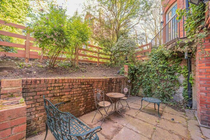 1 Bedroom Flat To Rent In Frognal Lane, Hampstead, London, NW3