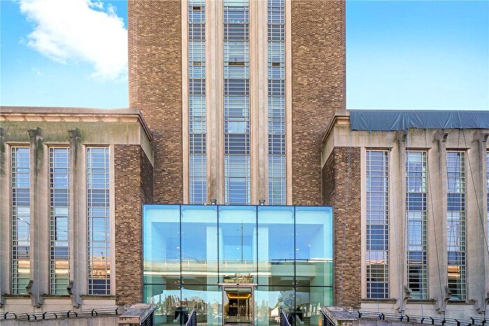 2 Bedroom Flat To Rent In Wallis House, Brentford, TW8