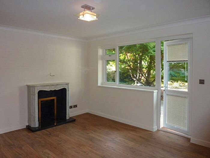 2 Bedroom Flat For Sale In Cumberland Close, St Margarets, Twickenham, TW1