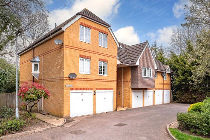 2 Bedroom Apartment For Sale In Pollardrow Avenue, Bracknell, Berkshire, RG42