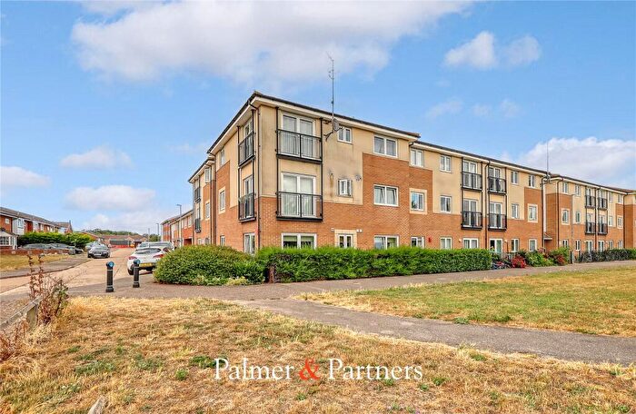 2 Bedroom Apartment For Sale In Hobart Close, Chelmsford, Essex, CM1