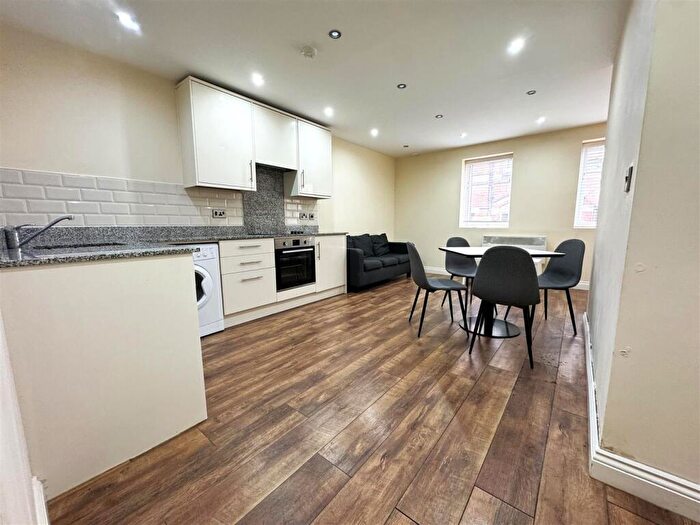 2 Bedroom Flat To Rent In Brunswick Court, Leeds, LS2
