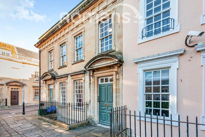 1 Bedroom Flat To Rent In Beauford Square, Bath, BA1
