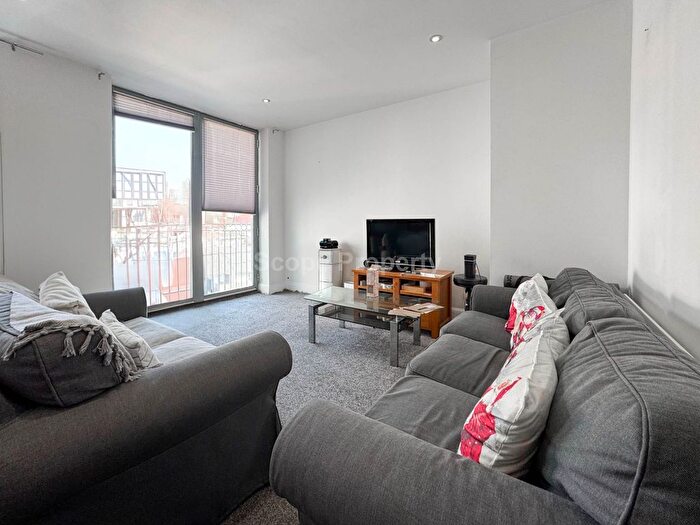 2 Bedroom Flat To Rent In Basingstoke Road, Reading, RG2