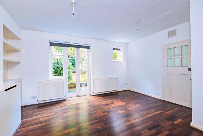 3 Bedroom Cottage To Rent In Creswick Walk, Hampstead Garden Suburb, NW11