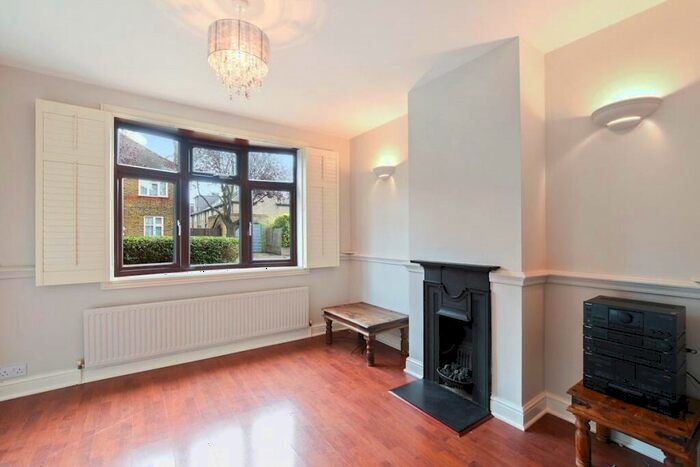 3 Bedroom End Of Terrace House For Sale In Lewis Avenue, London, E17