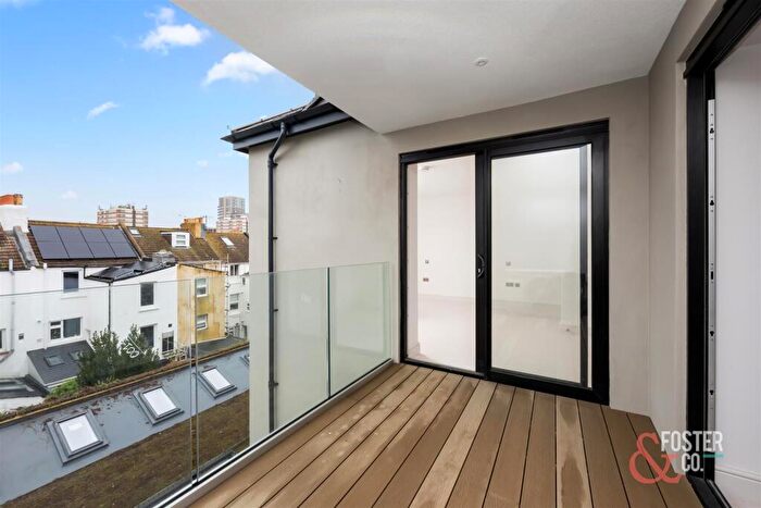 2 Bedroom Apartment To Rent In Clarendon Villas, Hove, BN3