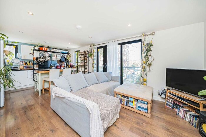 1 Bedroom Flat For Sale In Spurstowe Terrace, Hackney, E8