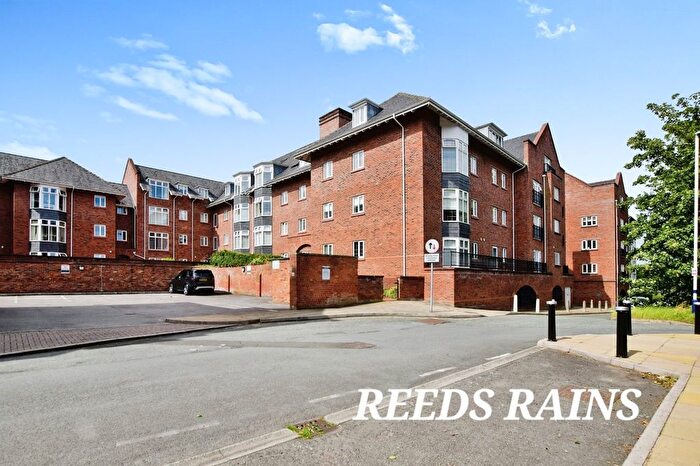 3 Bedroom Flat To Rent In Station Road, Wilmslow, Cheshire, SK9