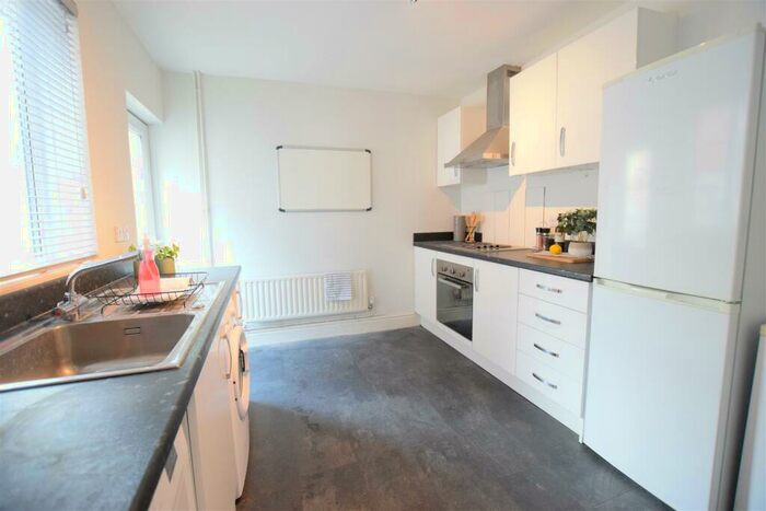 4 Bedroom Terraced House To Rent In Westbourne Grove - Student House - /, LN1