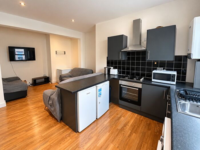 5 Bedroom Terraced House To Rent In Delph Mount, Woodhouse, Leeds, LS6