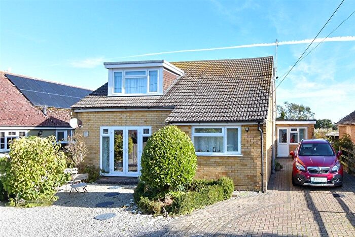 4 Bedroom Chalet For Sale In Dunes Road, Greatstone, Kent, TN28