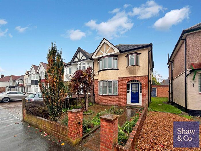 4 Bedroom Semi-Detached House For Sale In Ellerdine Road, Hounslow, TW3