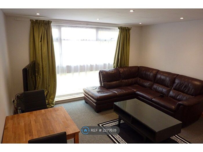 1 Bedroom Flat To Rent In Rushford Court, Manchester, M19