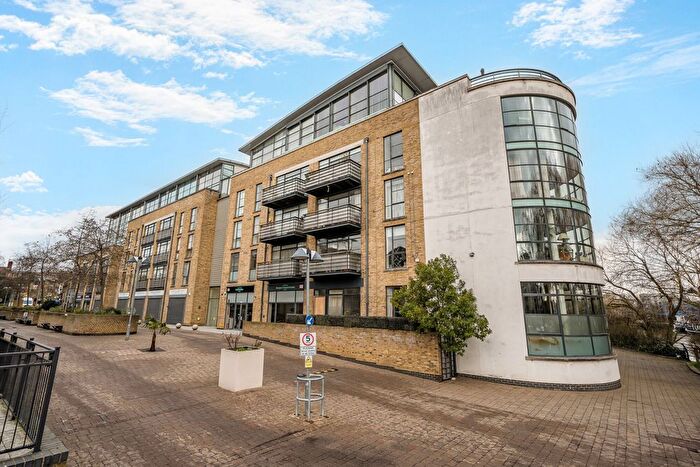 2 Bedroom Flat For Sale In Ferry Lane, Brentford, TW8