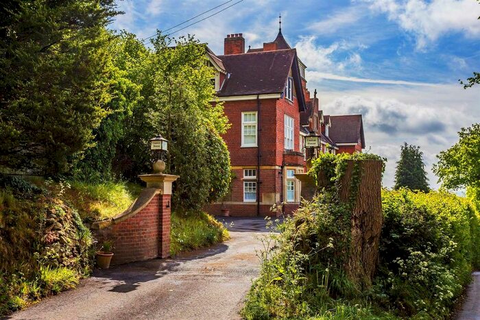 3 Bedroom Flat For Sale In Caxton House, Caxton Lane Limpsfield Chart, Oxted, RH8