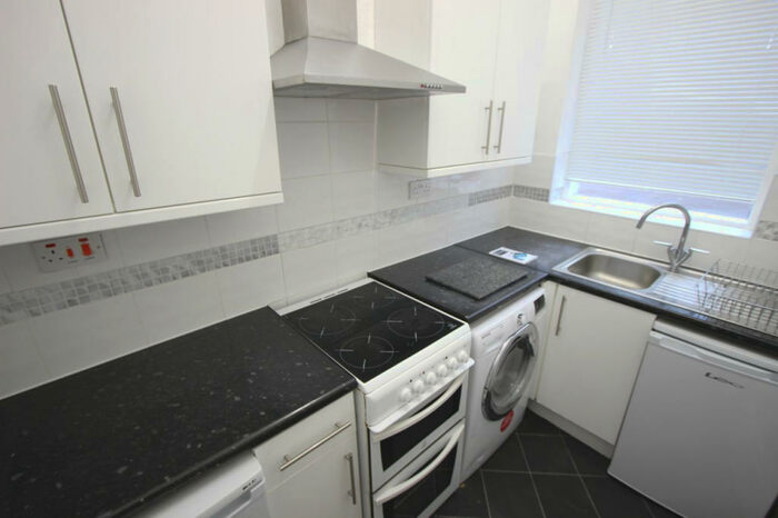 2 Bedroom Apartment To Rent In City Road, Edgbaston, Birmingham, West Midlands, B17