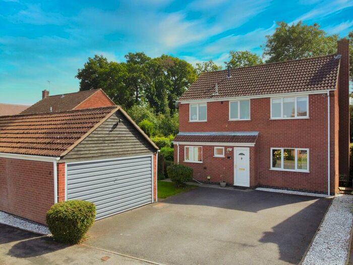 4 Bedroom Detached House To Rent In Cottesmore Avenue, Oadby, Leicester, LE2