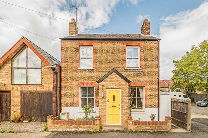 3 Bedroom Detached House For Sale In Fairfield Place, Kingston Upon Thames, KT1