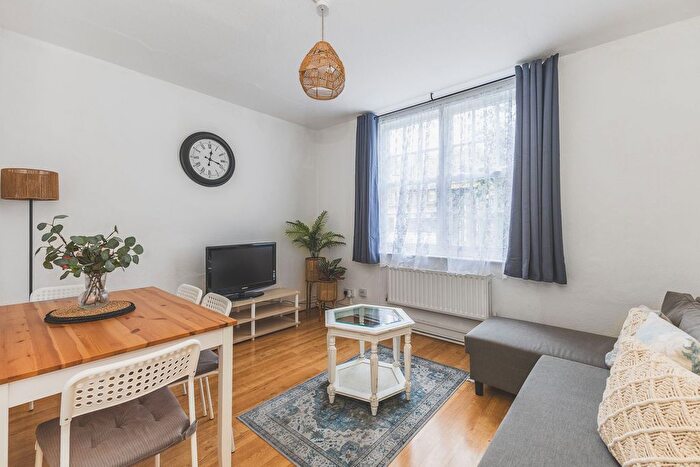 2 Bedroom Flat To Rent In Flaxman Court, London, WC1H