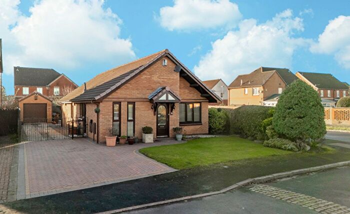 3 Bedroom Bungalow For Sale In Avebury Close, Lowton, WA3