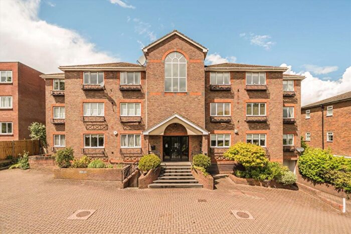 2 Bedroom Flat For Sale In Oatlands Drive, Weybridge, KT13