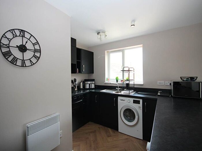 2 Bedroom Flat To Rent In Hall Street, Blackwood, NP12