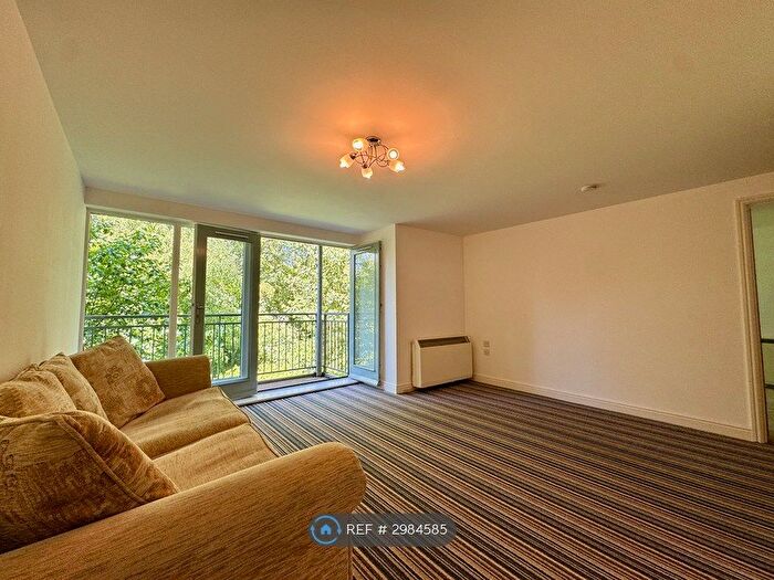 3 Bedroom Flat To Rent In Bingley Court, Canterbury, CT1
