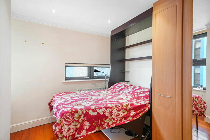 2 Bedroom Flat For Sale In Westferry Road, London, E14