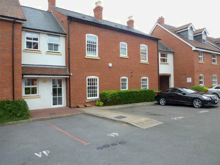 3 Bedroom Flat To Rent In New Road, Solihull, B91