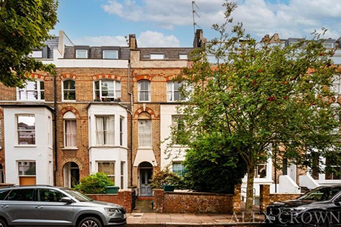 2 Bedroom Flat For Sale In Marlborough Road, Archway, N19