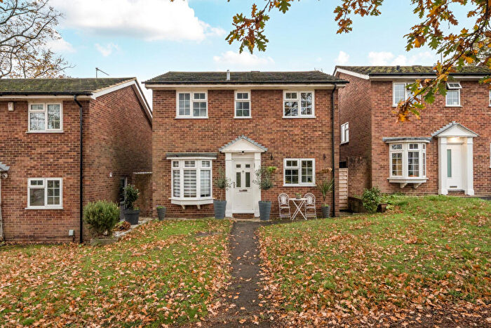 3 Bedroom Detached House To Rent In Whitby Drive, Reading, Berkshire, RG1