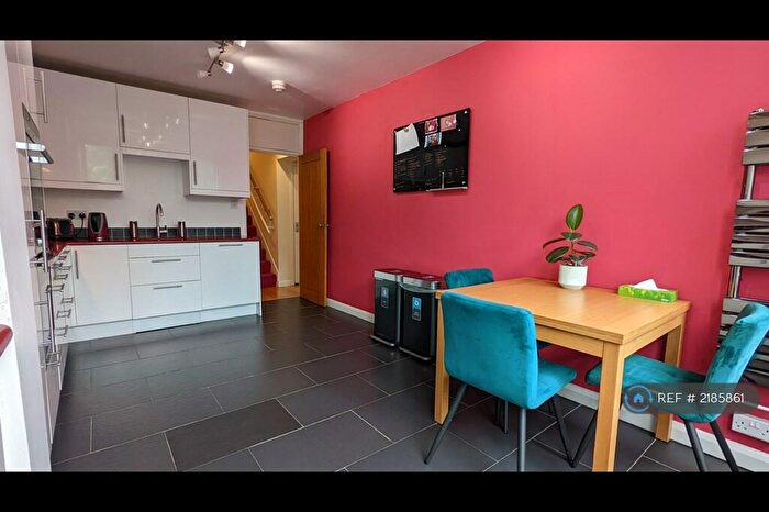 2 Bedroom Maisonette To Rent In Newland Court, London, EC1V